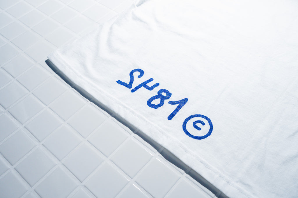 CLASSIC LOGO CROP TOP - LIGHT TEE - WHITE
